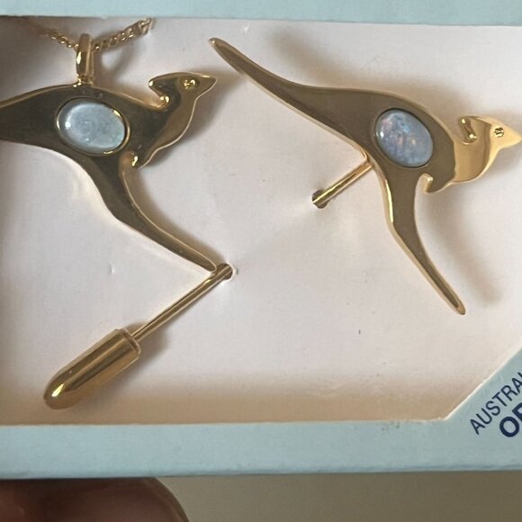 Vintage Australian Opal Kangaroos‎ Stick Pin w/Cap & Chain Sealed NWOT - Picture 2 of 5